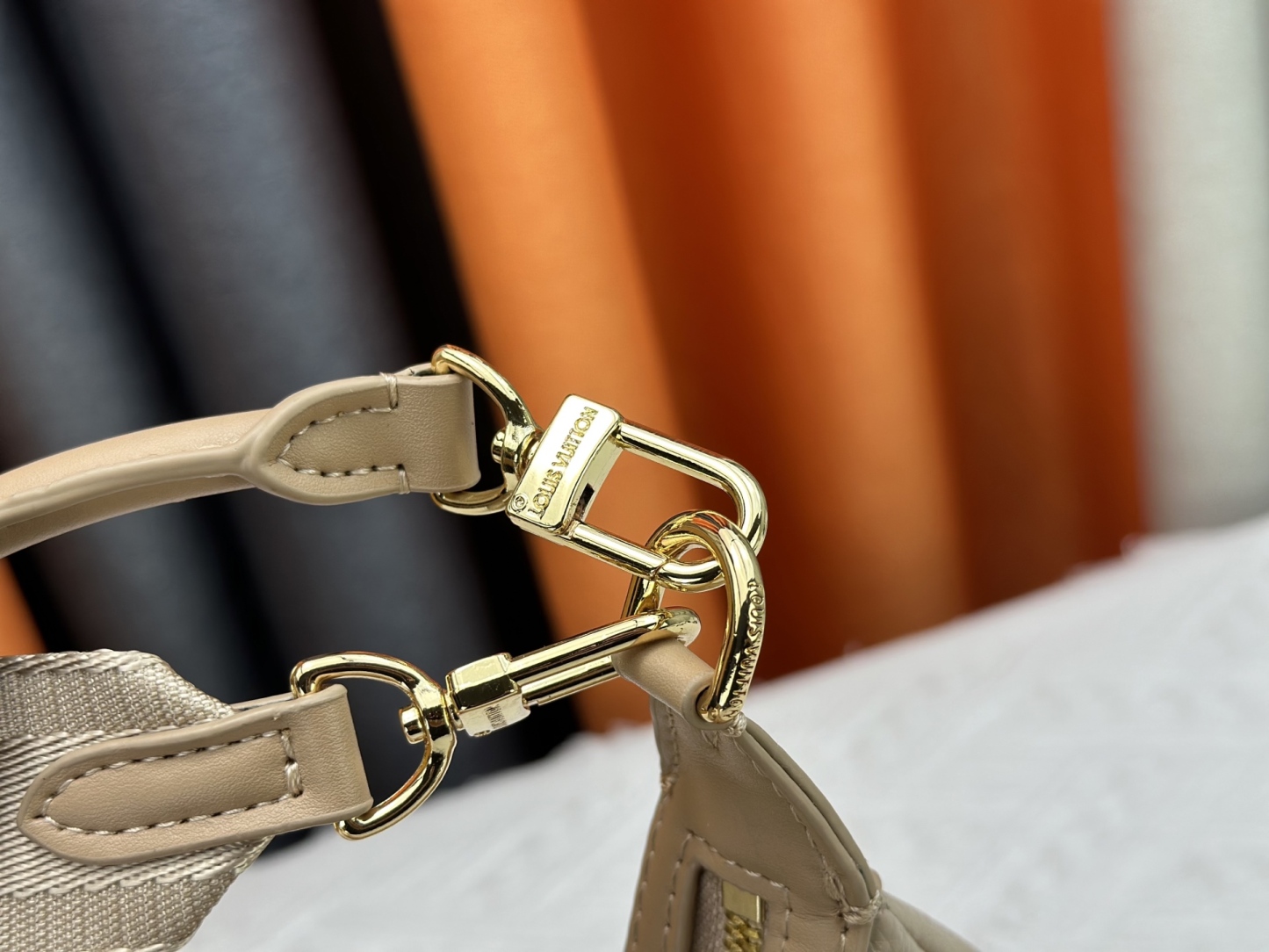 LOUIS VUITTON（ルイヴィトン）loop hobo ショルダーバッグ M12939