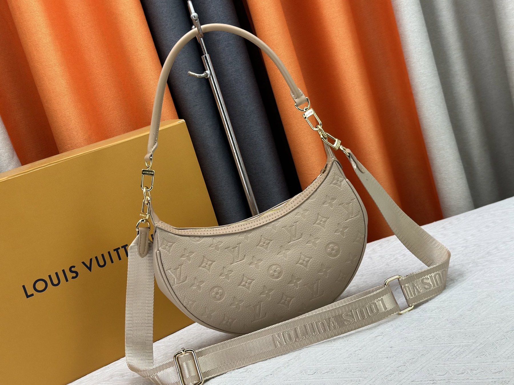 LOUIS VUITTON（ルイヴィトン）loop hobo ショルダーバッグ M12939