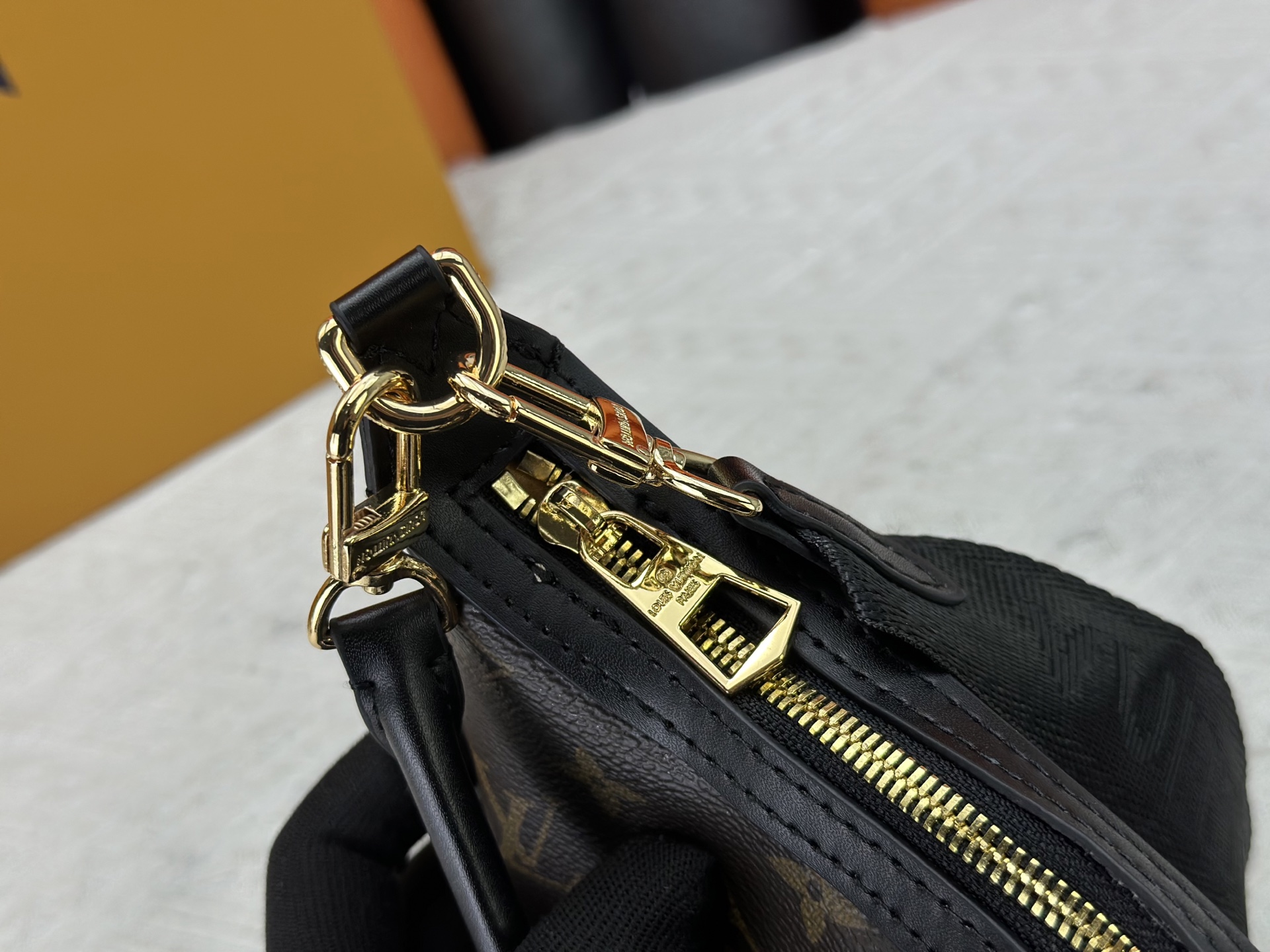 LOUIS VUITTON（ルイヴィトン）loop hobo ショルダーバッグ M12939