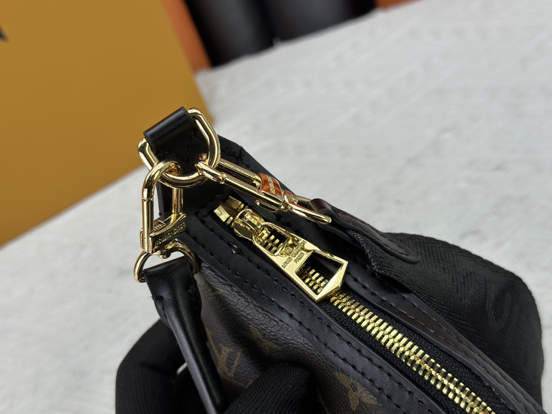 LOUIS VUITTON（ルイヴィトン）loop hobo ショルダーバッグ M12939