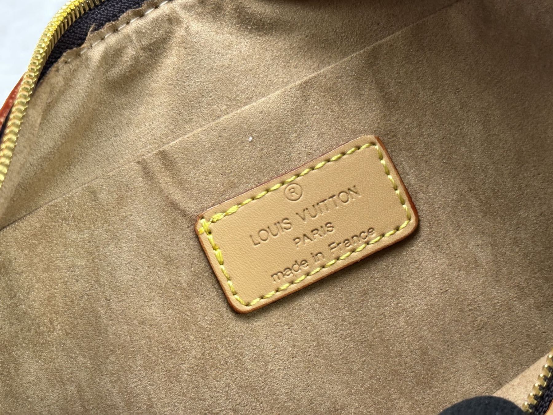 LOUIS VUITTON（ルイヴィトン）loop hobo ショルダーバッグ M12939