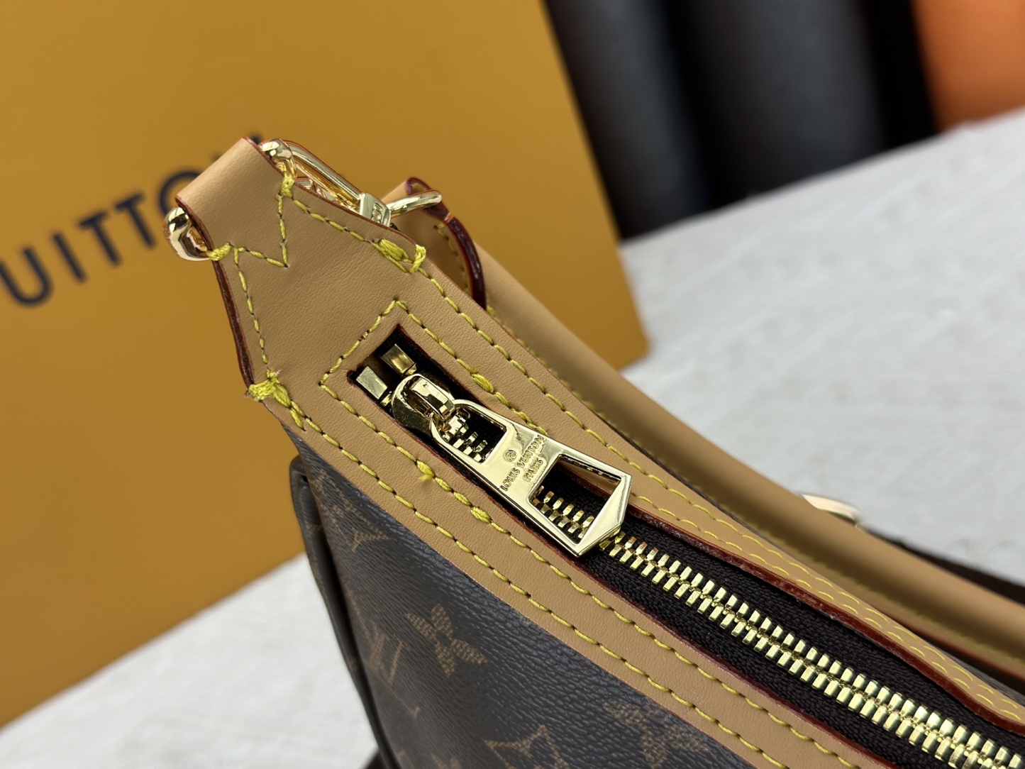 LOUIS VUITTON（ルイヴィトン）loop hobo ショルダーバッグ M12939