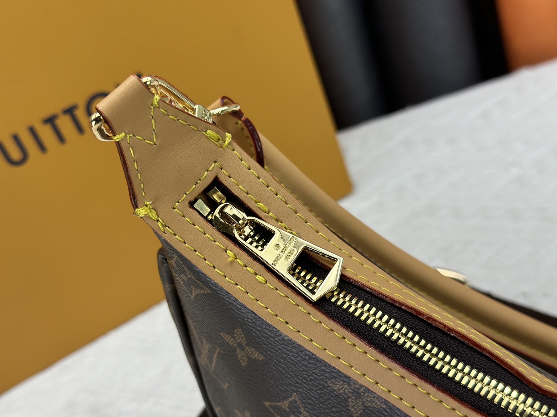 LOUIS VUITTON（ルイヴィトン）loop hobo ショルダーバッグ M12939