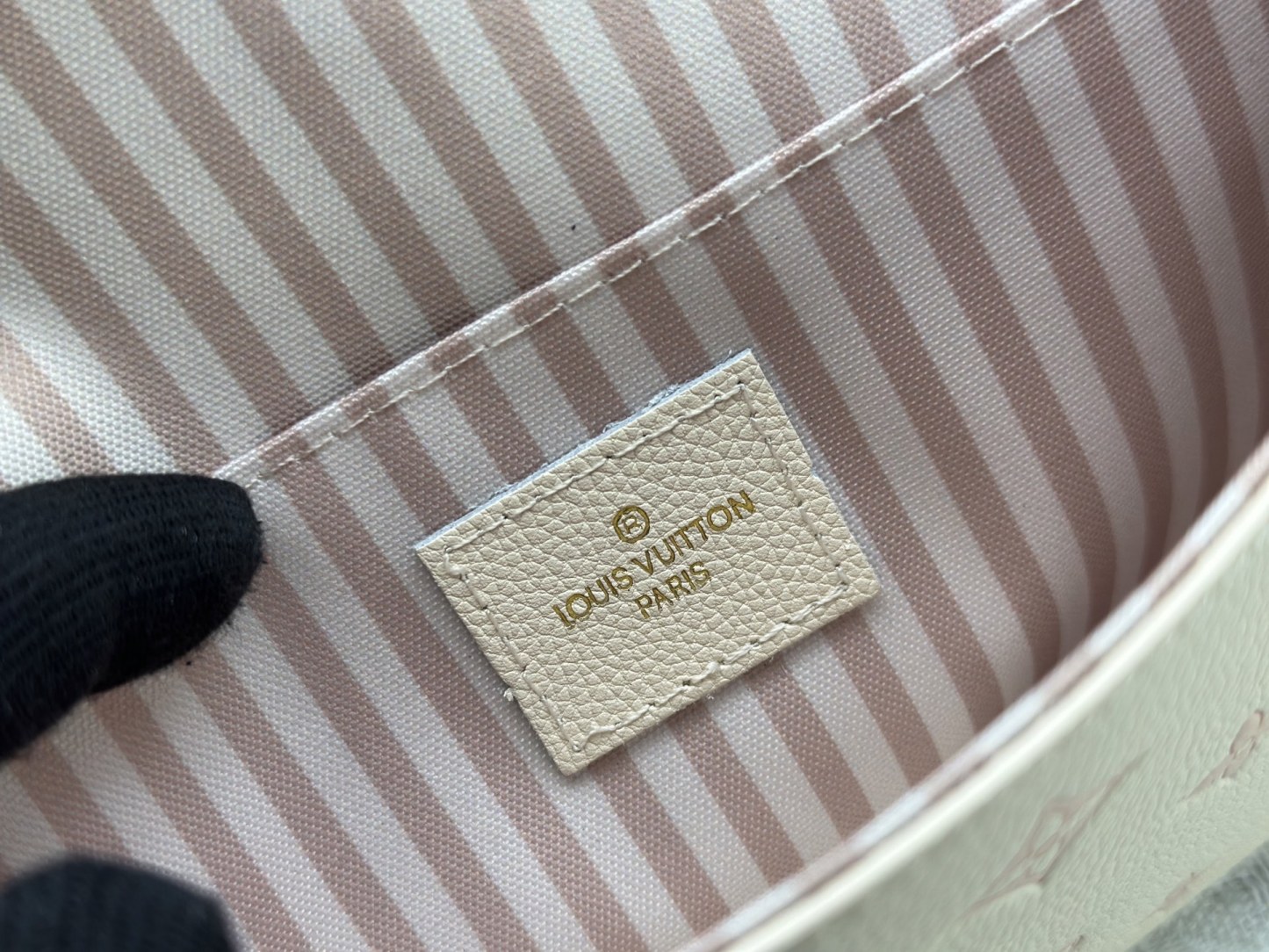 LOUIS VUITTON（ルイヴィトン）Pochette Félicie チェーンバッグ M14968