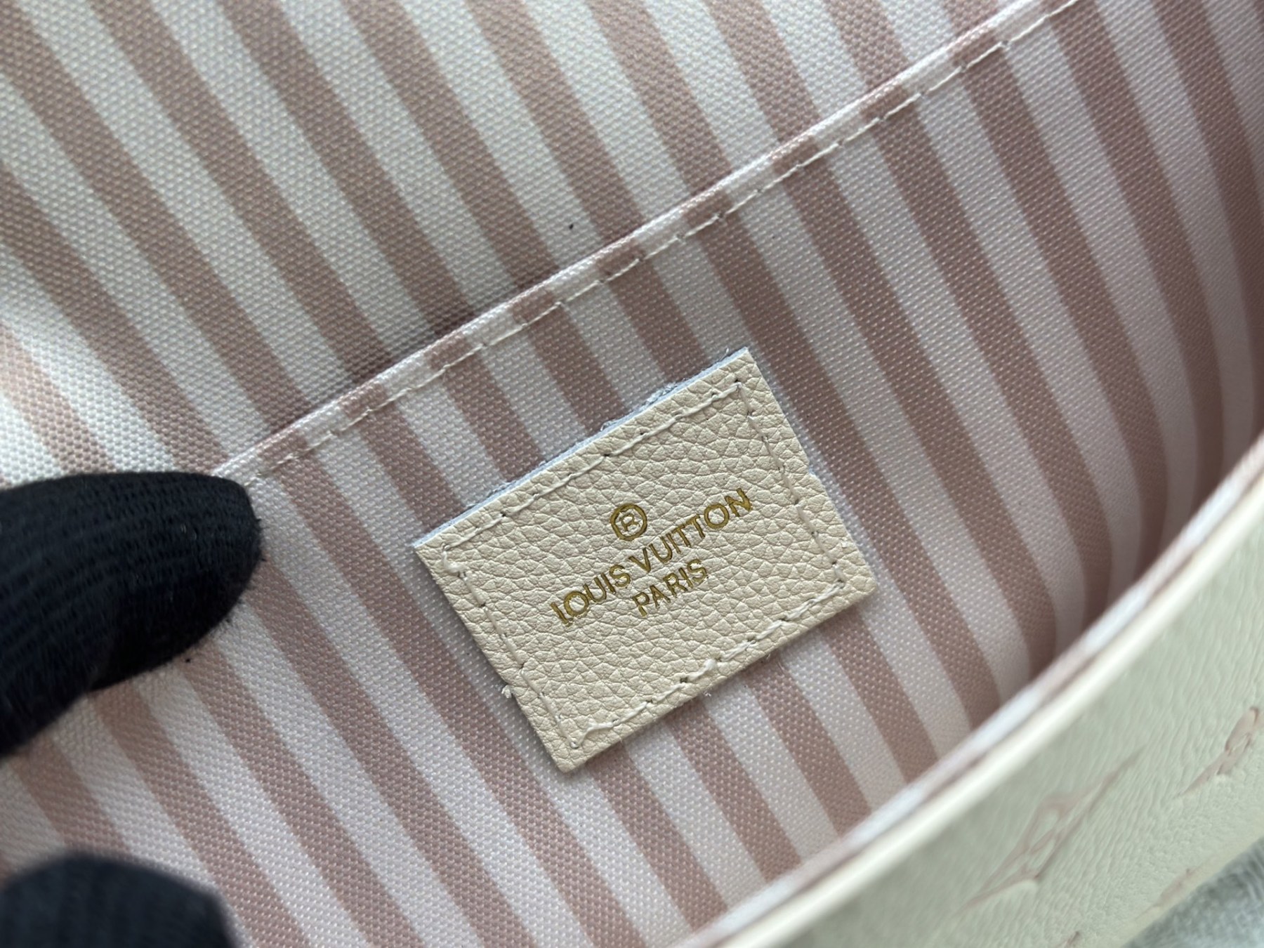 LOUIS VUITTON（ルイヴィトン）Pochette Félicie チェーンバッグ M14968