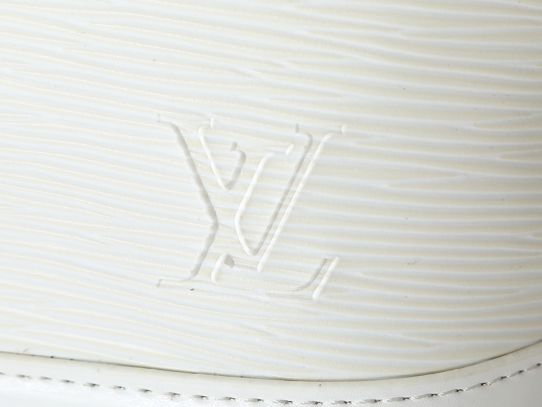 LOUIS VUITTON（ルイヴィトン）Alma BB クロスボディバッグ