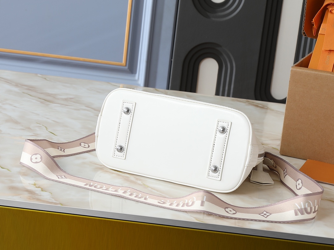 LOUIS VUITTON（ルイヴィトン）Alma BB クロスボディバッグ