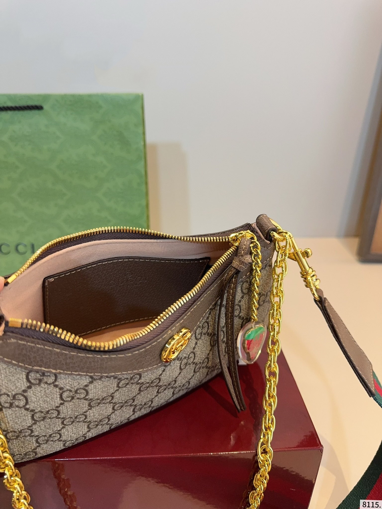 【GUCCI旗艦店】グッチ イチゴ クロスボディバッグ★人気商品★