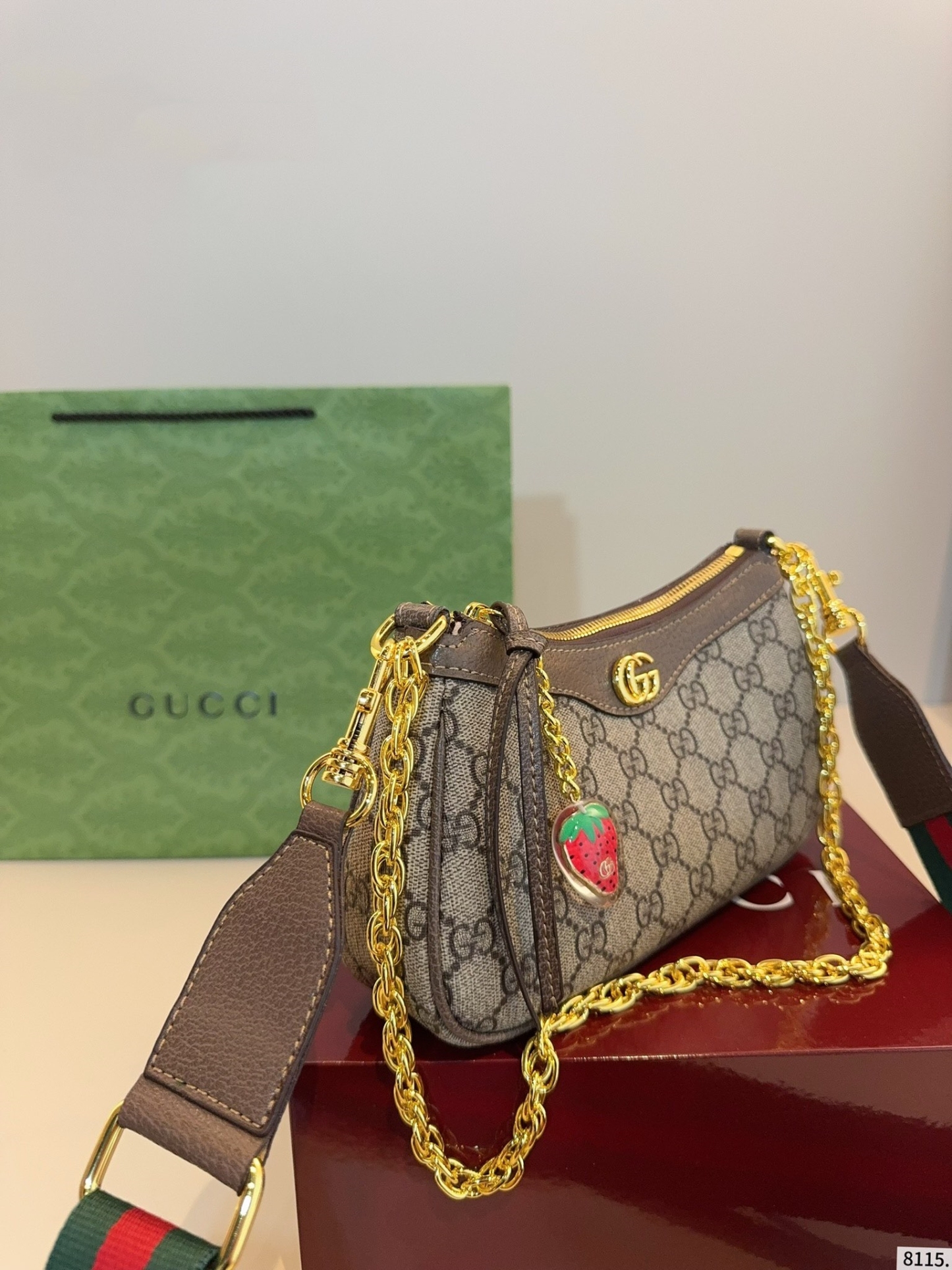 【GUCCI旗艦店】グッチ イチゴ クロスボディバッグ★人気商品★