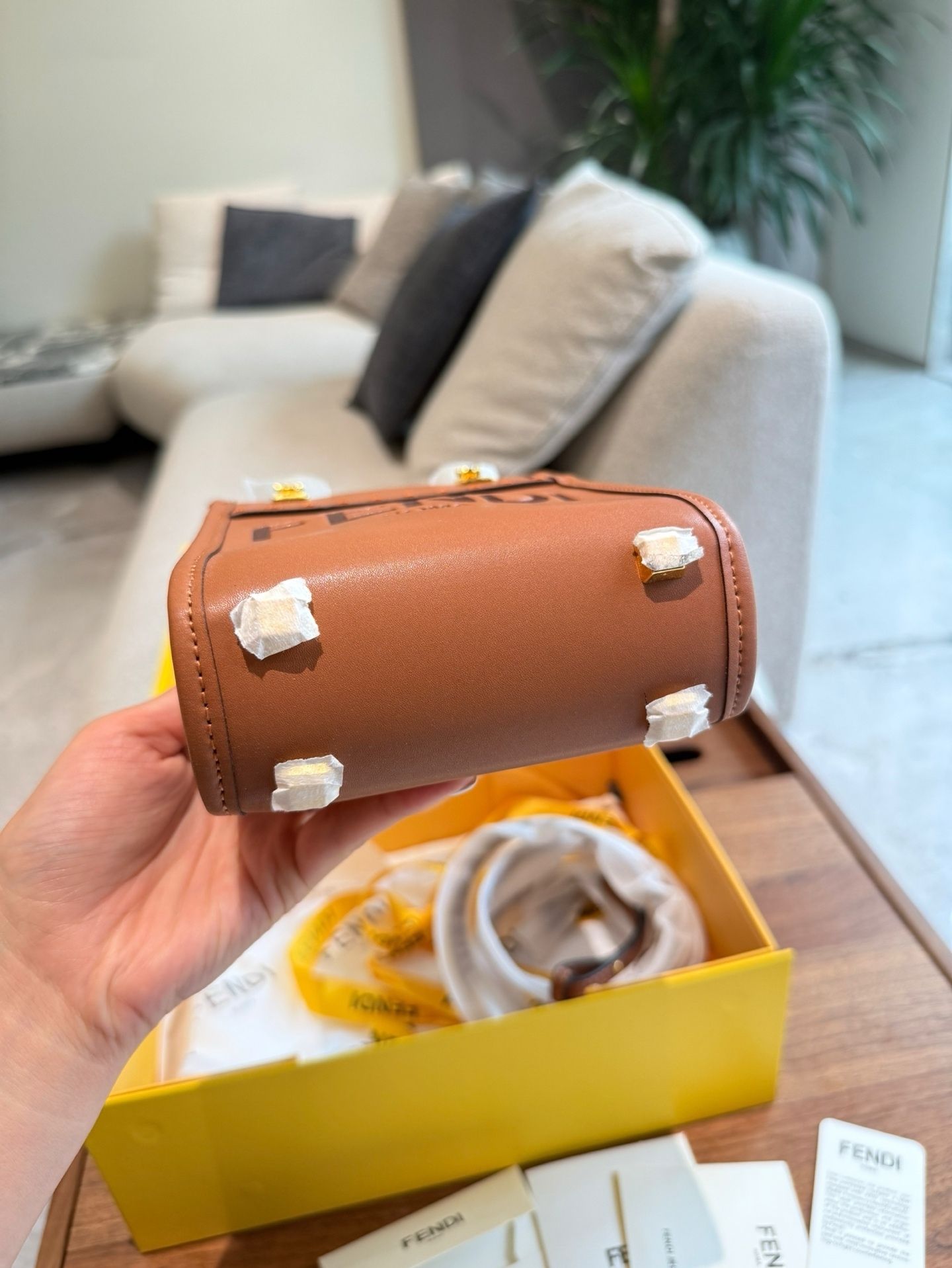 【FENDI公式旗艦店】フェンディ MINI TOTE クロスボディバッグ