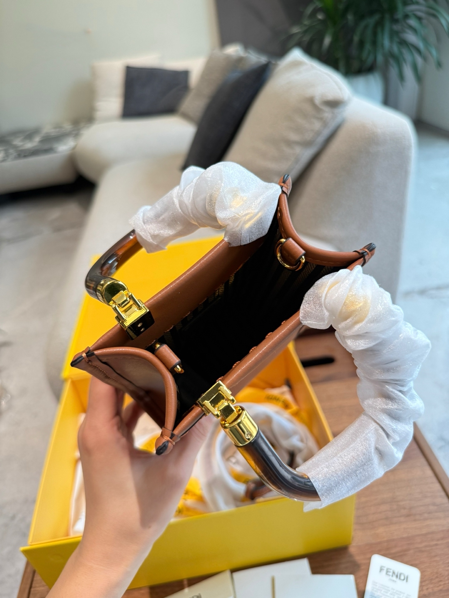 【FENDI公式旗艦店】フェンディ MINI TOTE クロスボディバッグ