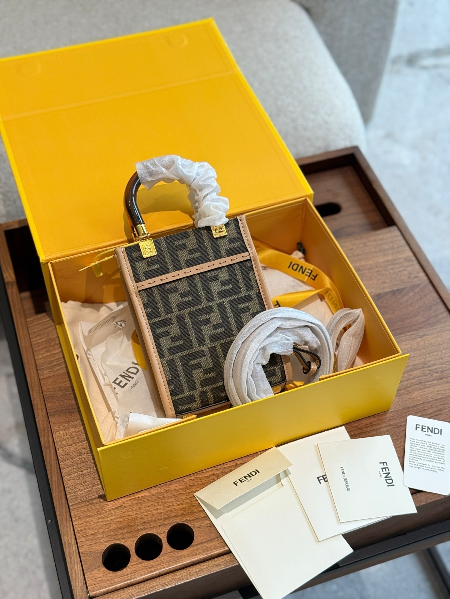 【FENDI公式旗艦店】フェンディ mini Sunshine クロスボディバッグ