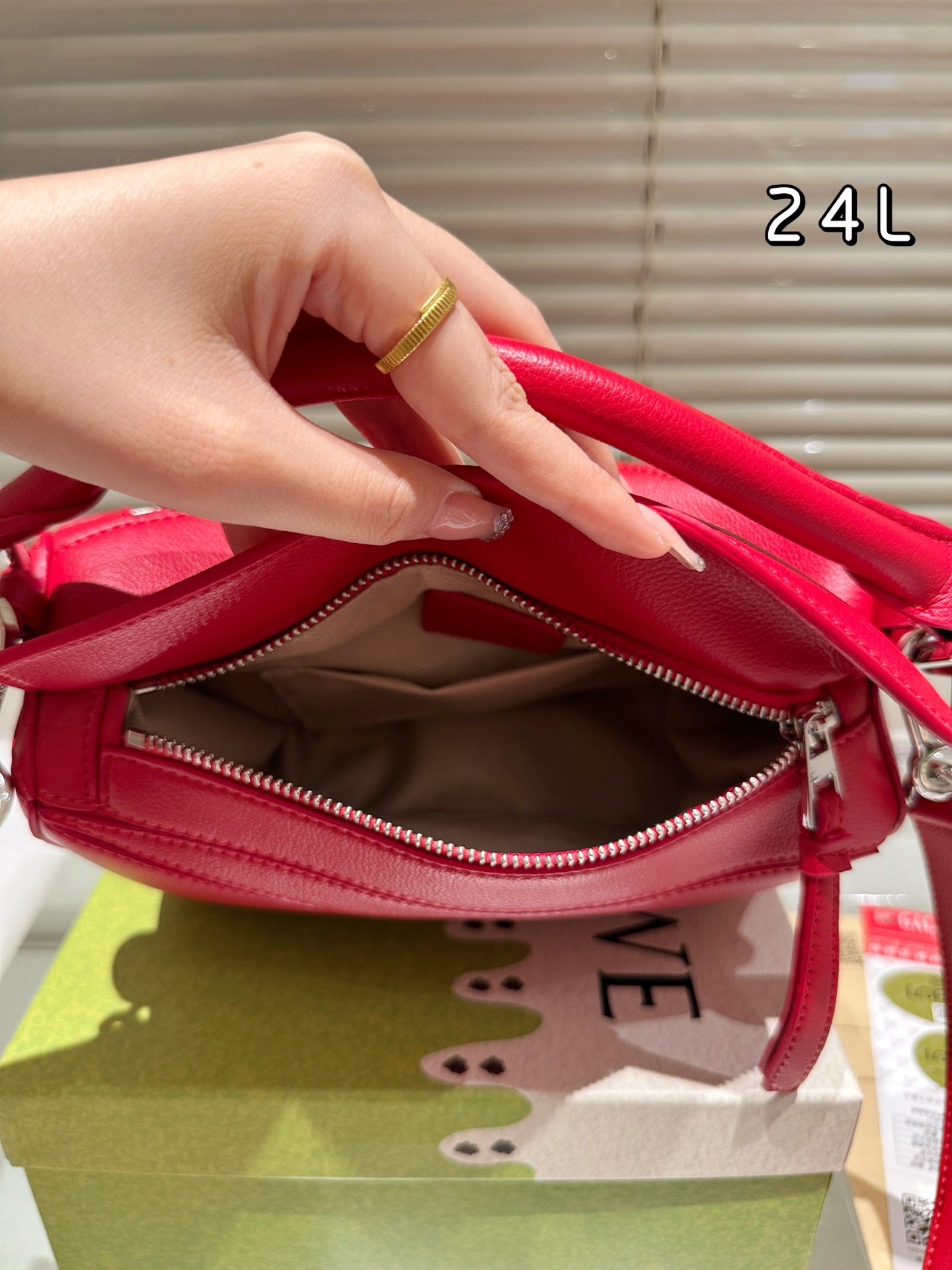 【LOEWE公式旗艦店】ロエベ クラシックショルダーバッグ