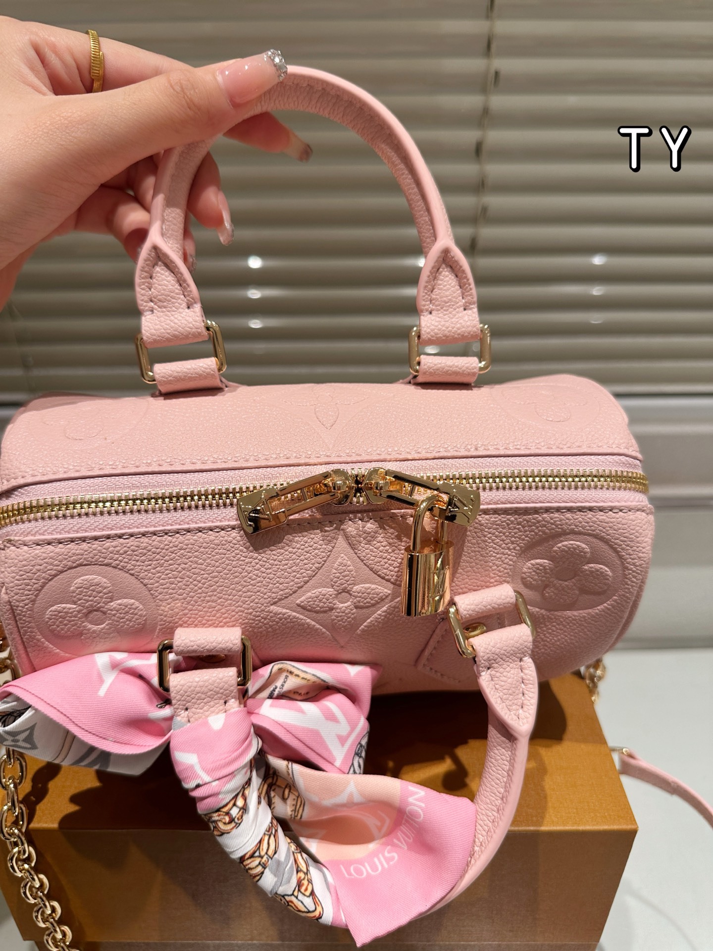 LOUIS VUITTON ルイヴィトン M47136 speedy クロスボディバッグ