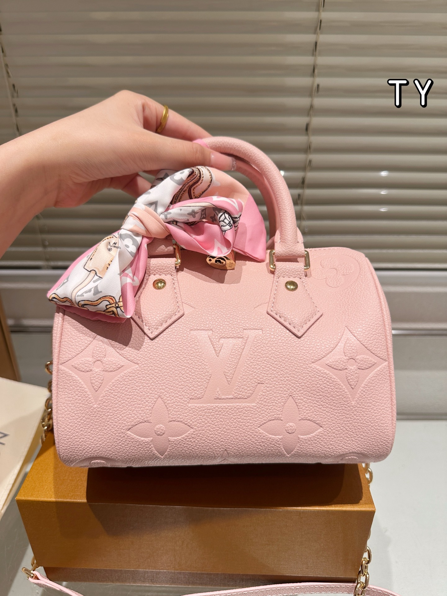 LOUIS VUITTON ルイヴィトン M47136 speedy クロスボディバッグ
