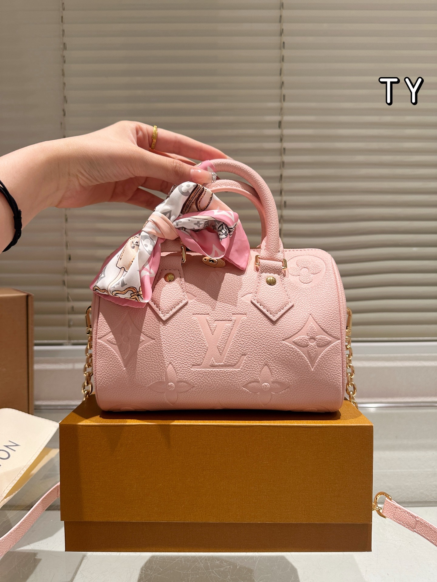 LOUIS VUITTON ルイヴィトン M47136 speedy クロスボディバッグ