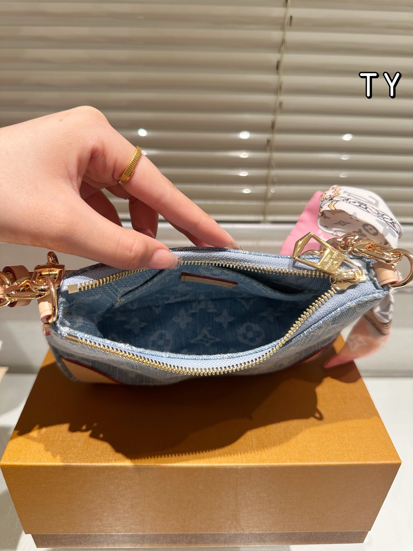 LOUIS VUITTON ルイヴィトン Boulogne メッセンジャーバッグ