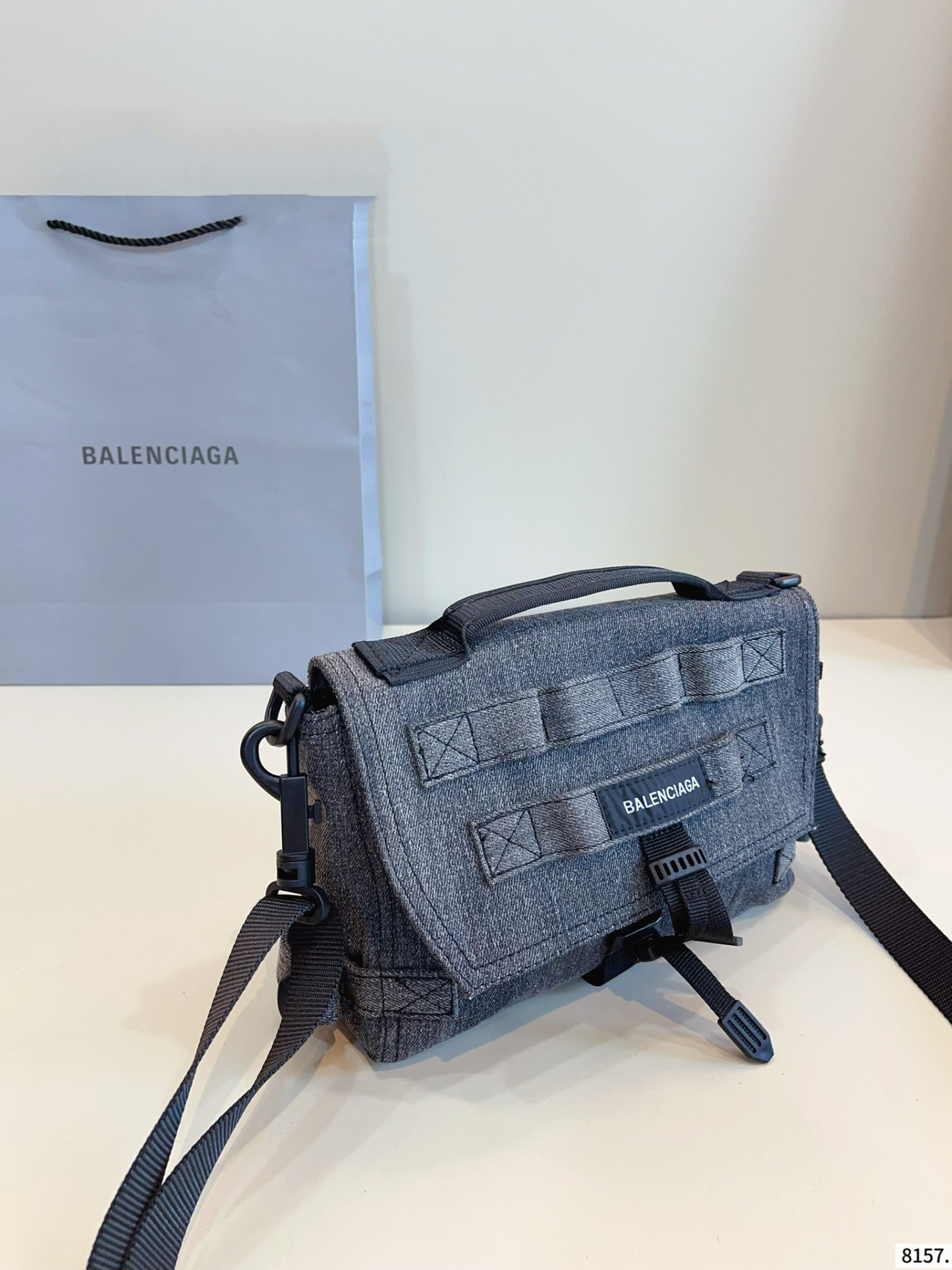 【BALENCIAGA公式旗艦店】シャネル デニムバッグ★大人気商品★