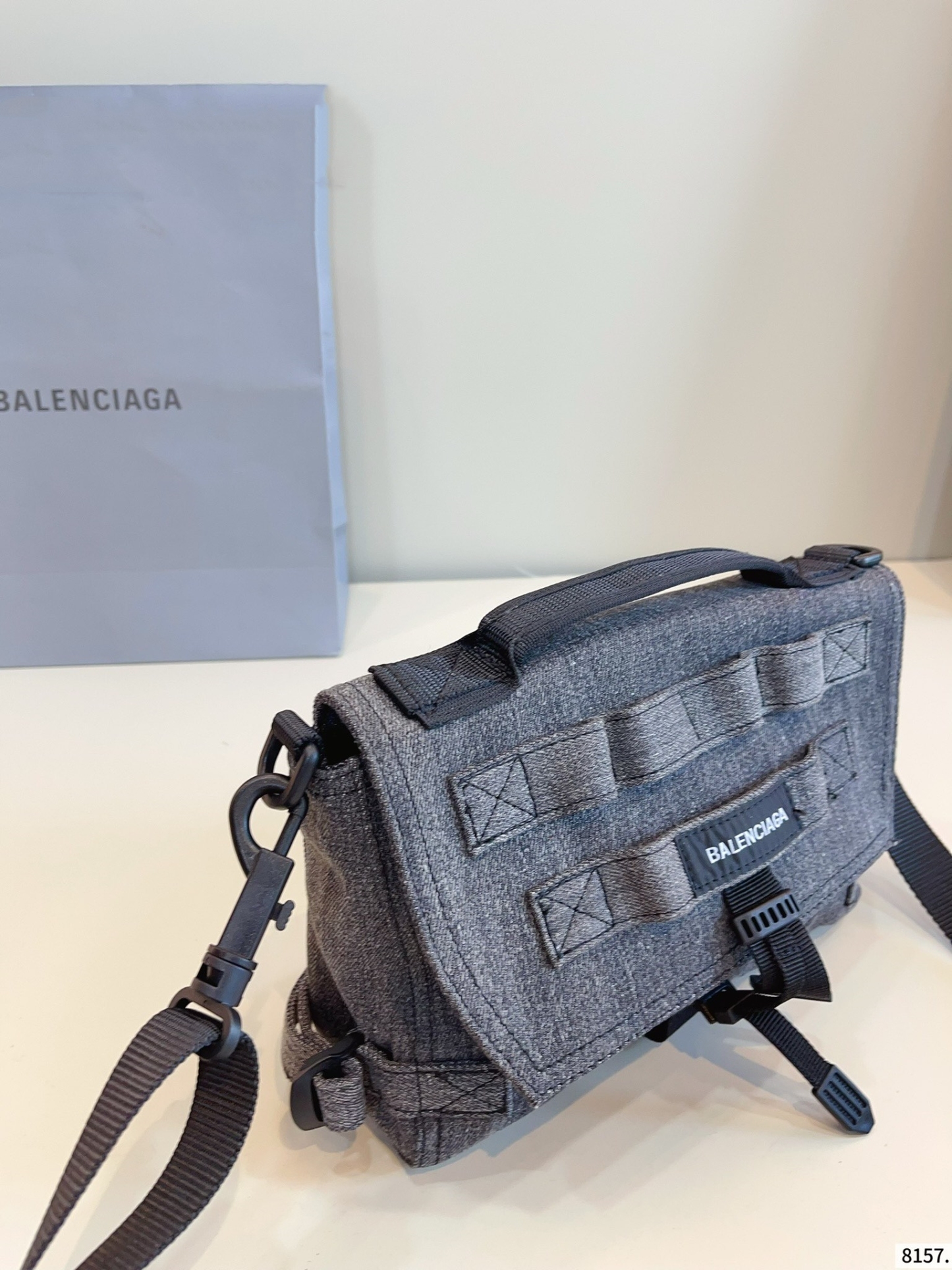 【BALENCIAGA公式旗艦店】シャネル デニムバッグ★大人気商品★