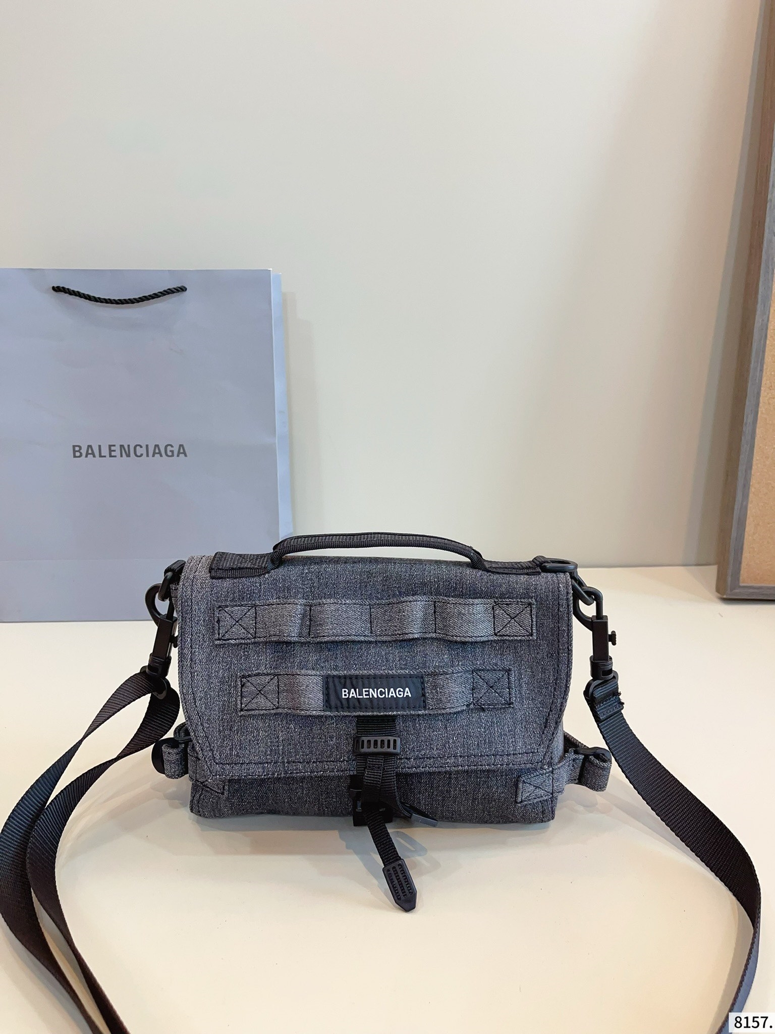 【BALENCIAGA公式旗艦店】シャネル デニムバッグ★大人気商品★