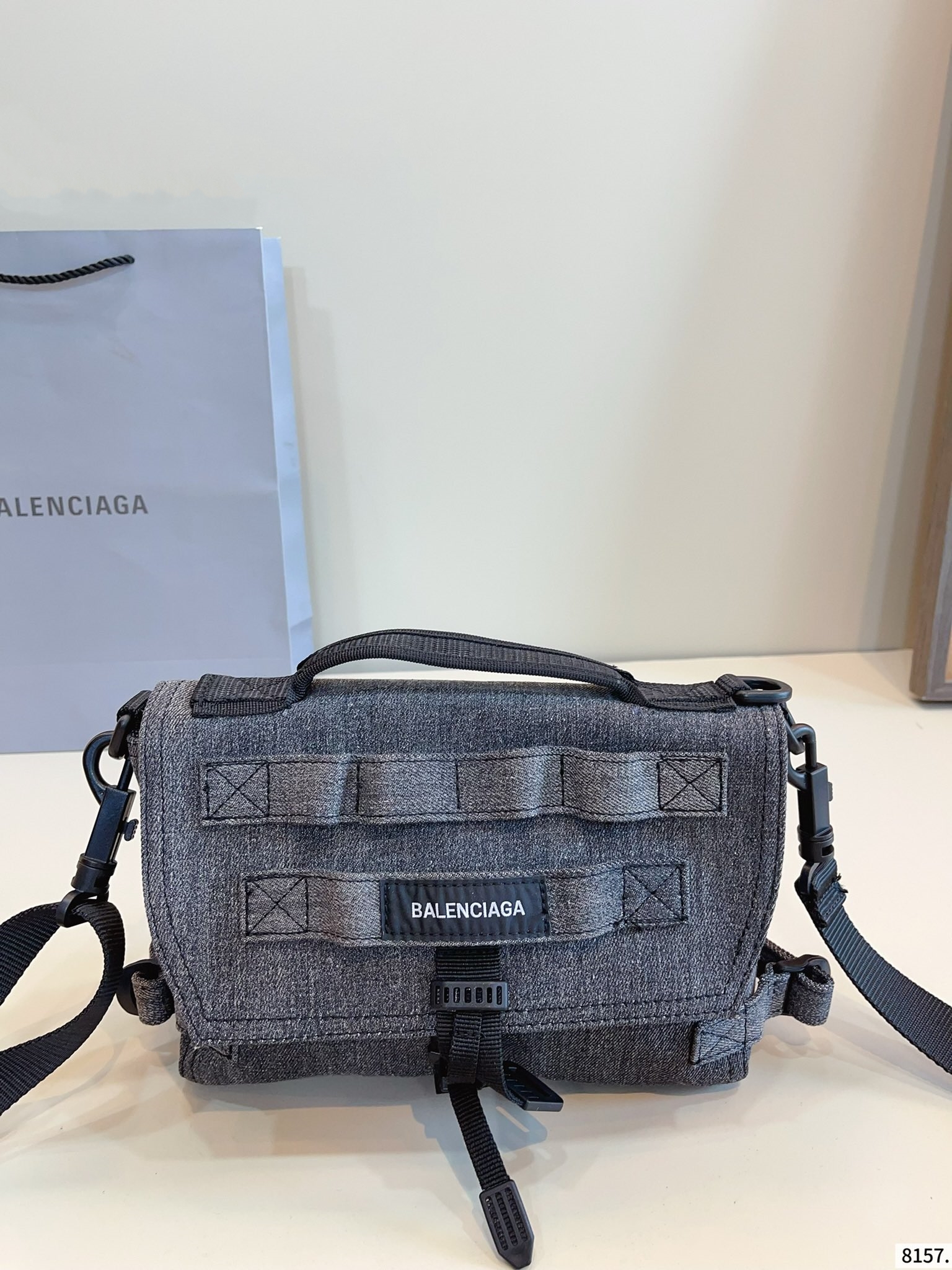 【BALENCIAGA公式旗艦店】シャネル デニムバッグ★大人気商品★
