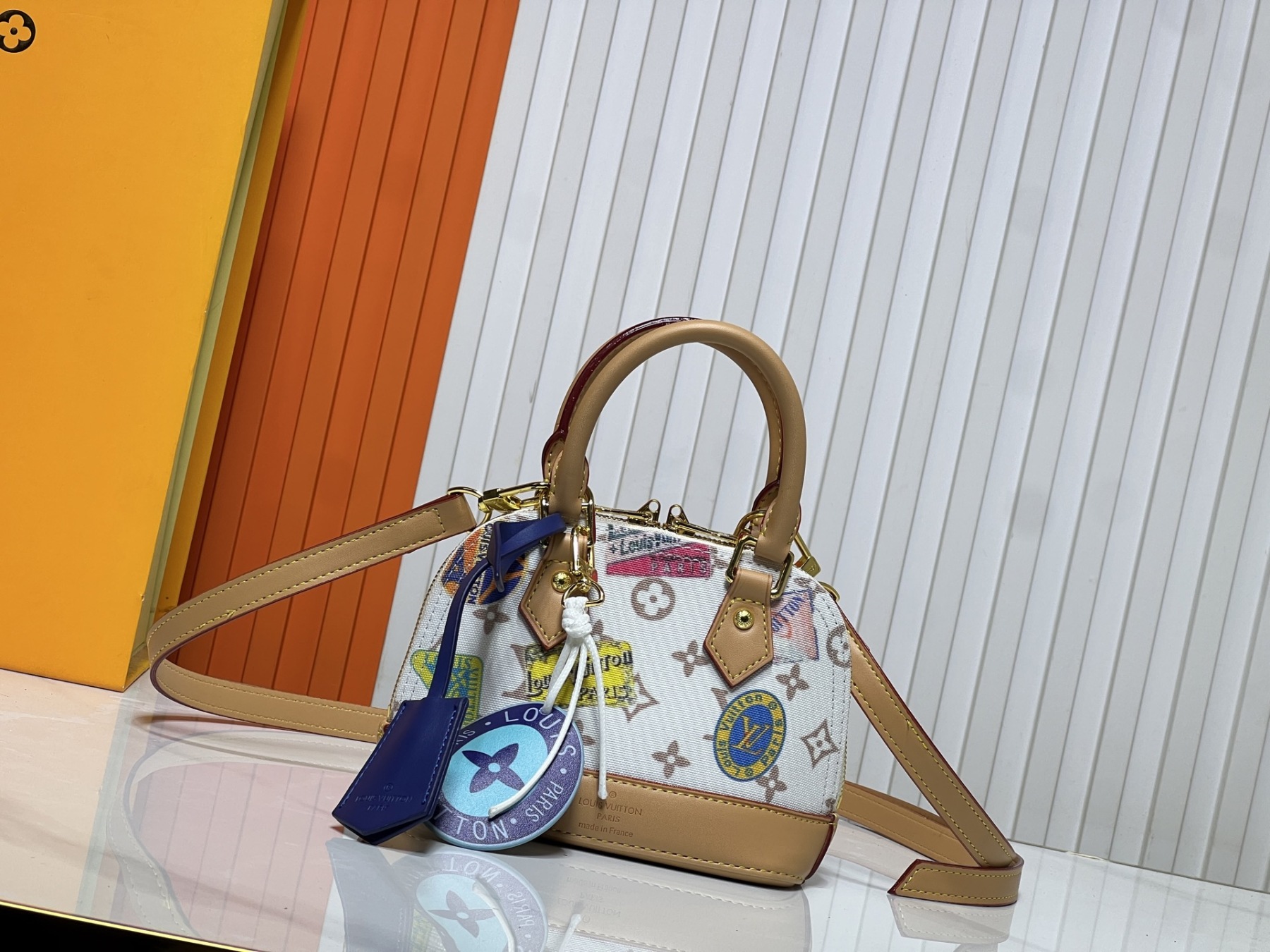 LOUIS VUITTON ルイヴィトン 新作のシェルバッグ