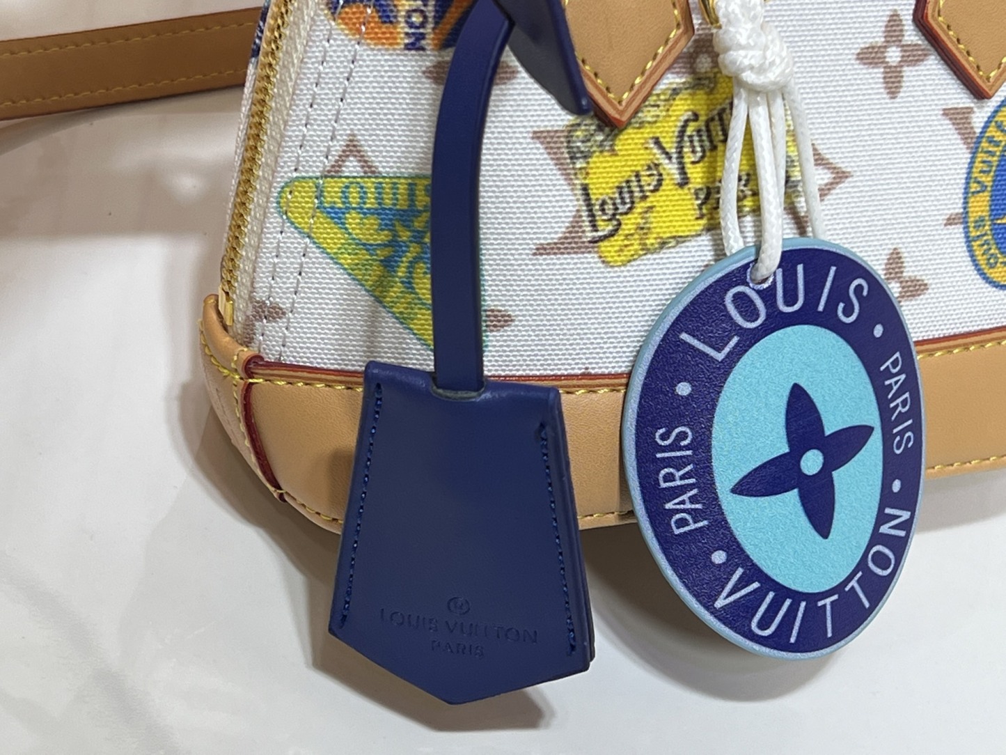 LOUIS VUITTON ルイヴィトン 新作のシェルバッグ