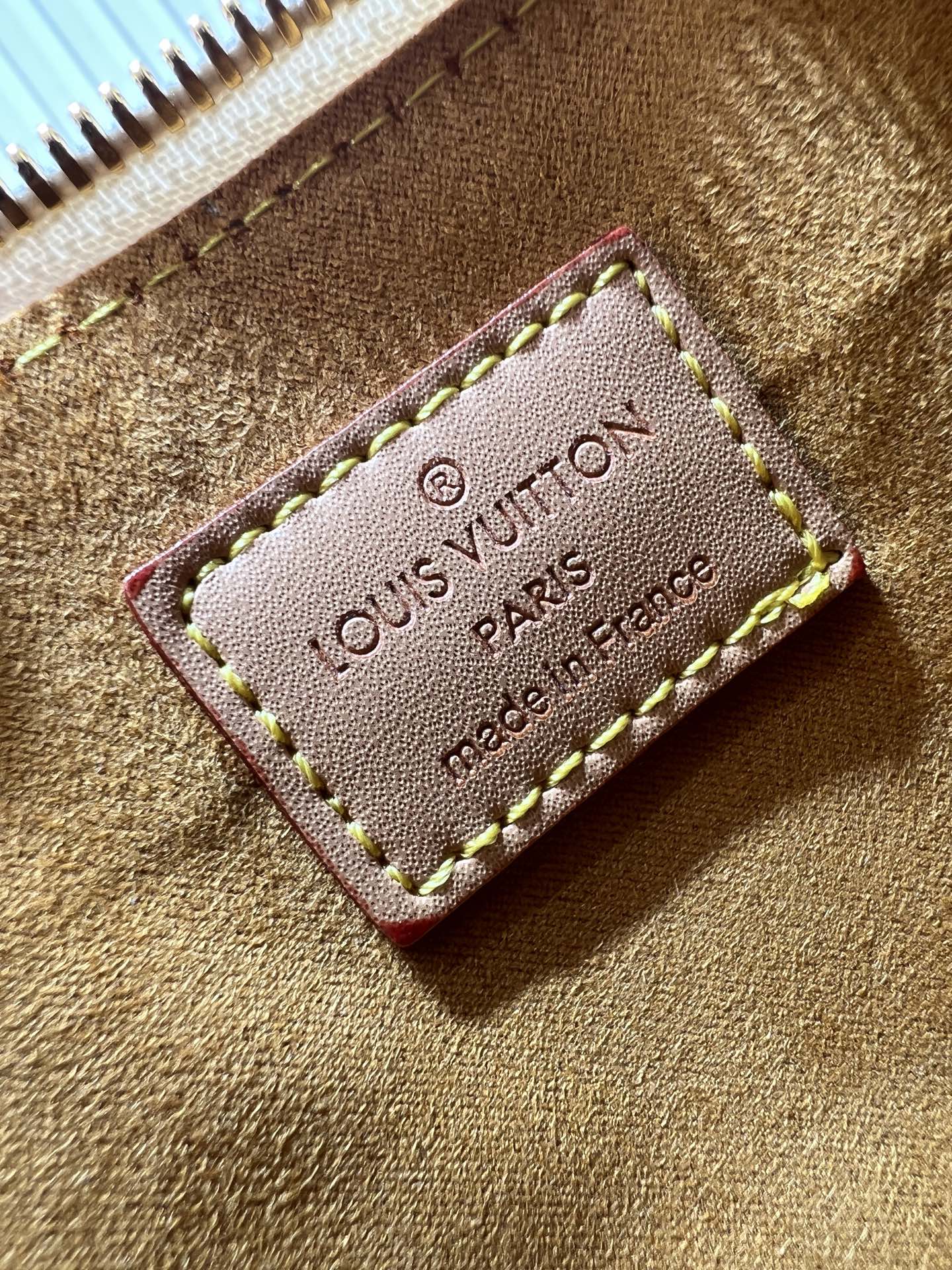 LOUIS VUITTON ルイヴィトン 新作のシェルバッグ