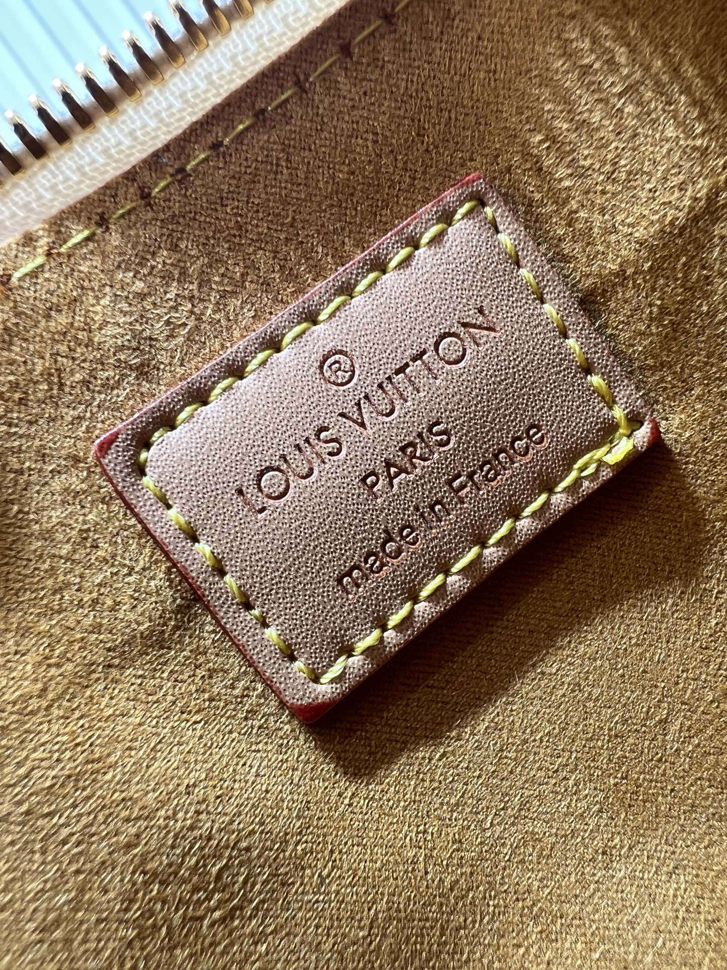 LOUIS VUITTON ルイヴィトン 新作のシェルバッグ