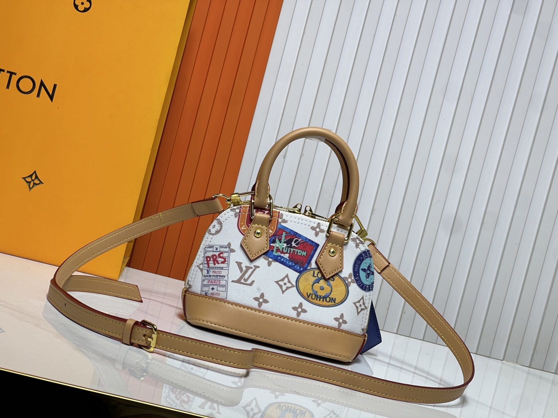 LOUIS VUITTON ルイヴィトン 新作のシェルバッグ