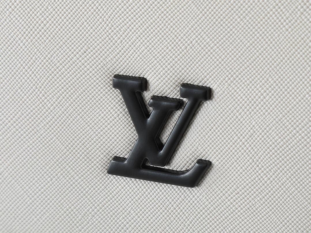 LOUIS VUITTON ルイヴィトン District メッセンジャーバッグ