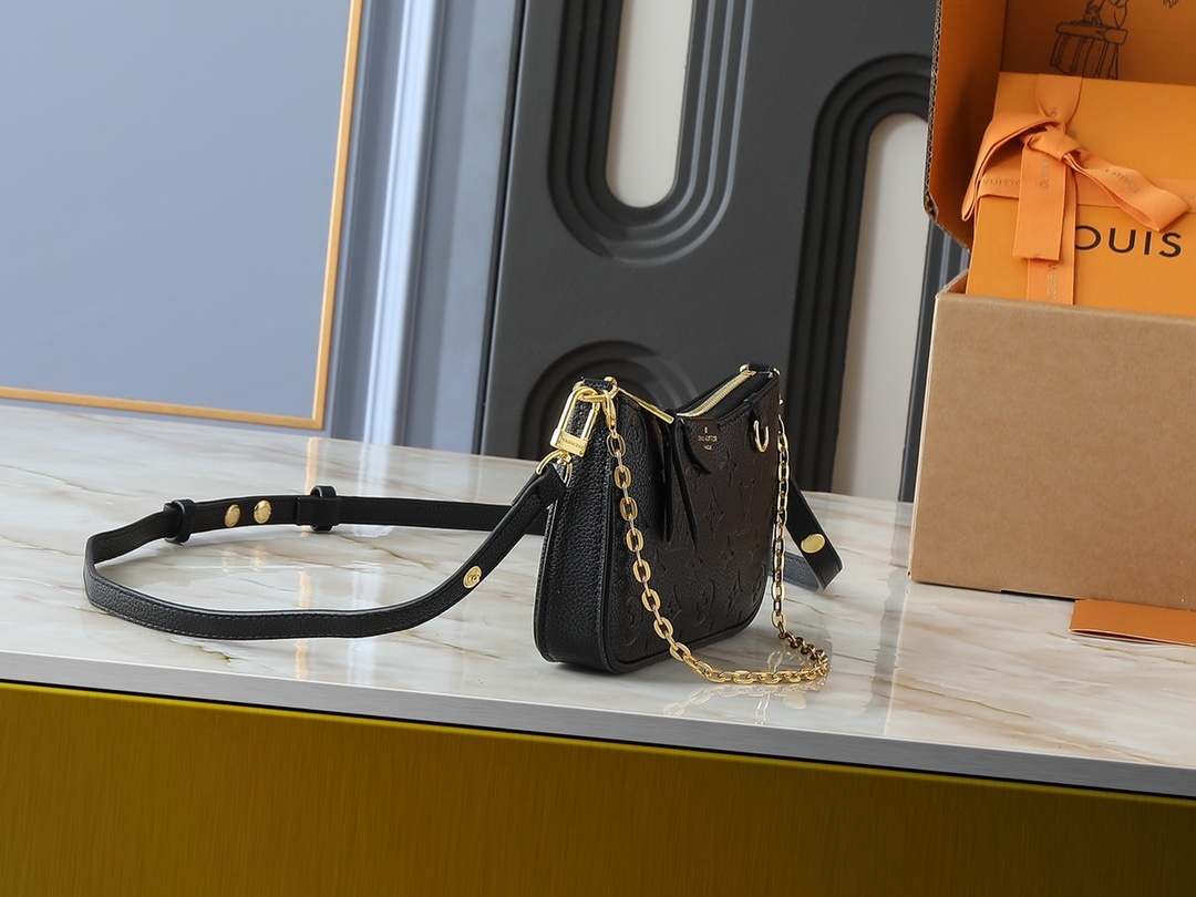 LOUIS VUITTON ルイヴィトン Easy Pouch ショルダーバッグ