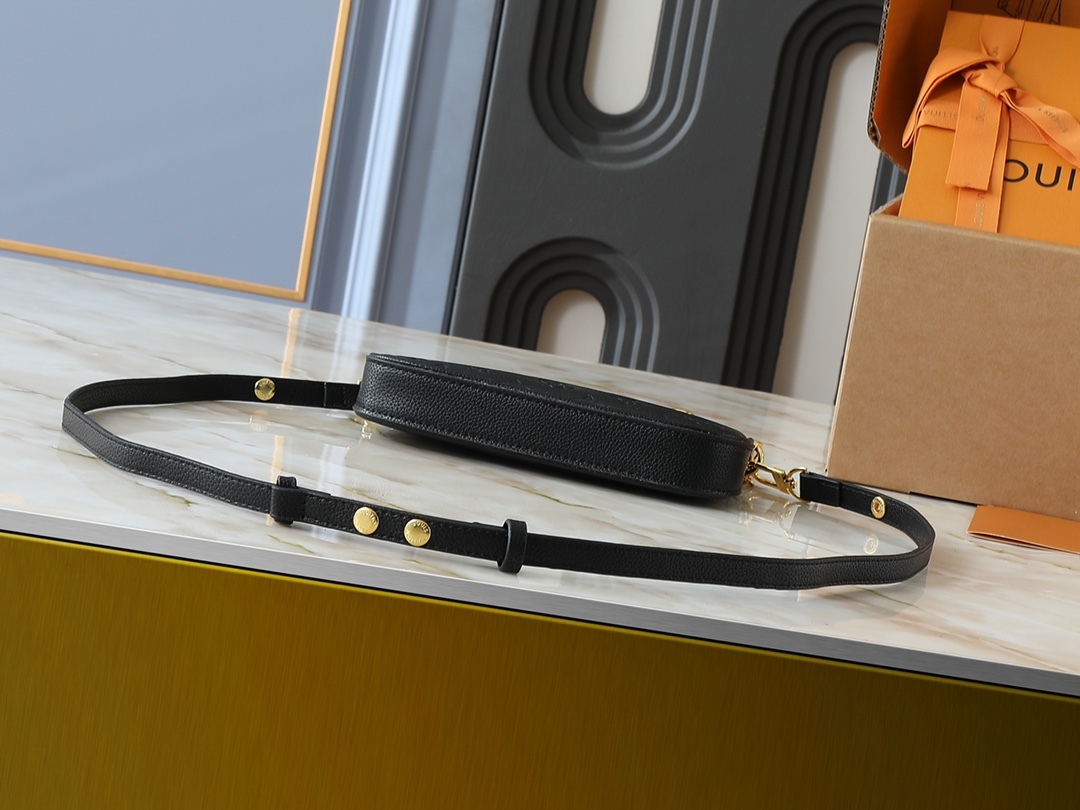 LOUIS VUITTON ルイヴィトン Easy Pouch ショルダーバッグ