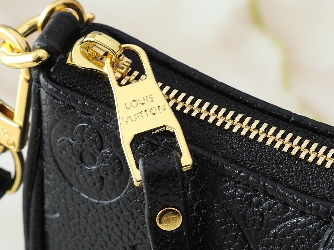 LOUIS VUITTON ルイヴィトン Easy Pouch ショルダーバッグ