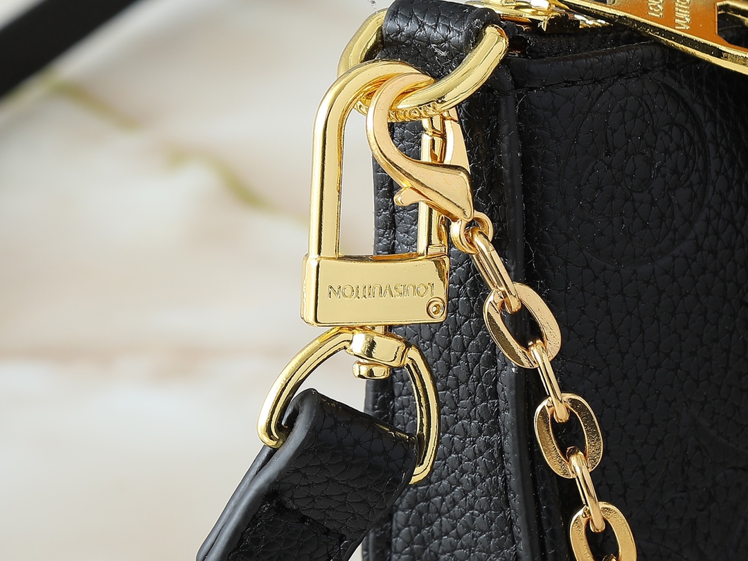 LOUIS VUITTON ルイヴィトン Easy Pouch ショルダーバッグ