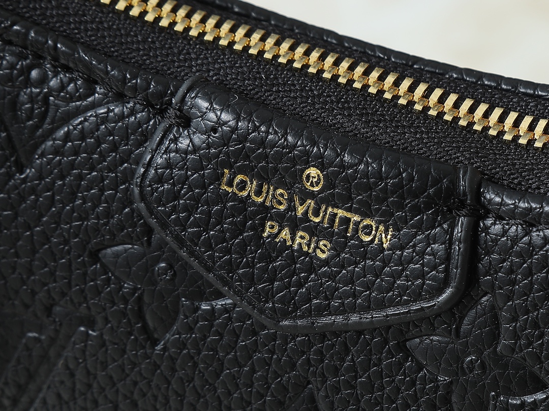 LOUIS VUITTON ルイヴィトン Easy Pouch ショルダーバッグ