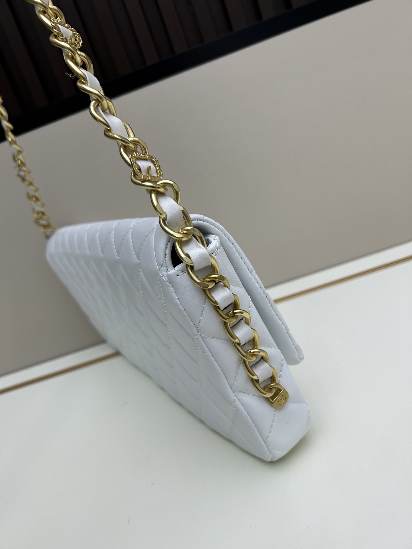 【CHANEL公式旗艦店】シャネル 24a maxi ショルダーバッグ