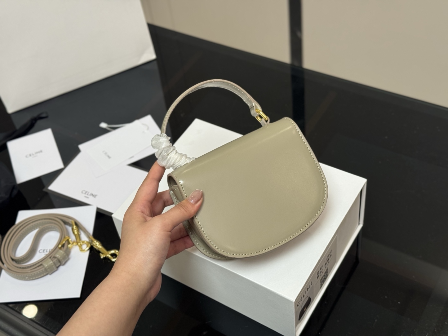 【CELINE公式旗艦店】セリーヌ BESACE TRIOMPHE MINI ハンドバッグ