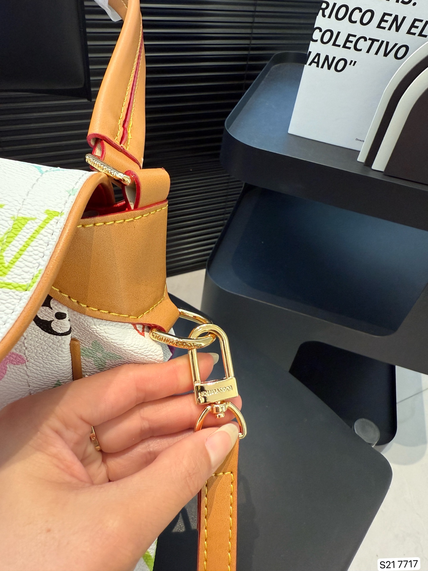 LOUIS VUITTON ルイヴィトン VERNIS わきバッグ 31*23CM