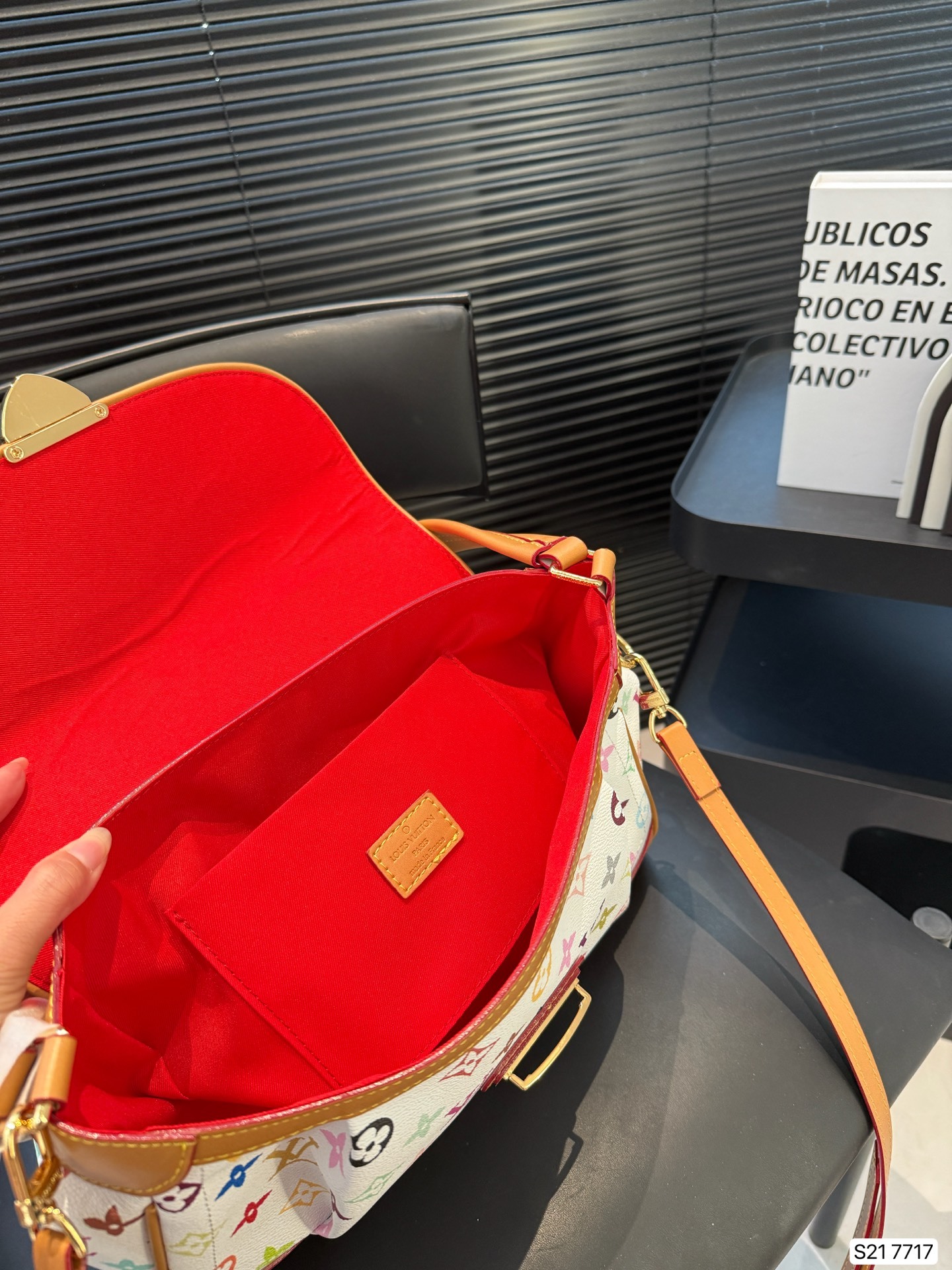 LOUIS VUITTON ルイヴィトン VERNIS わきバッグ 31*23CM