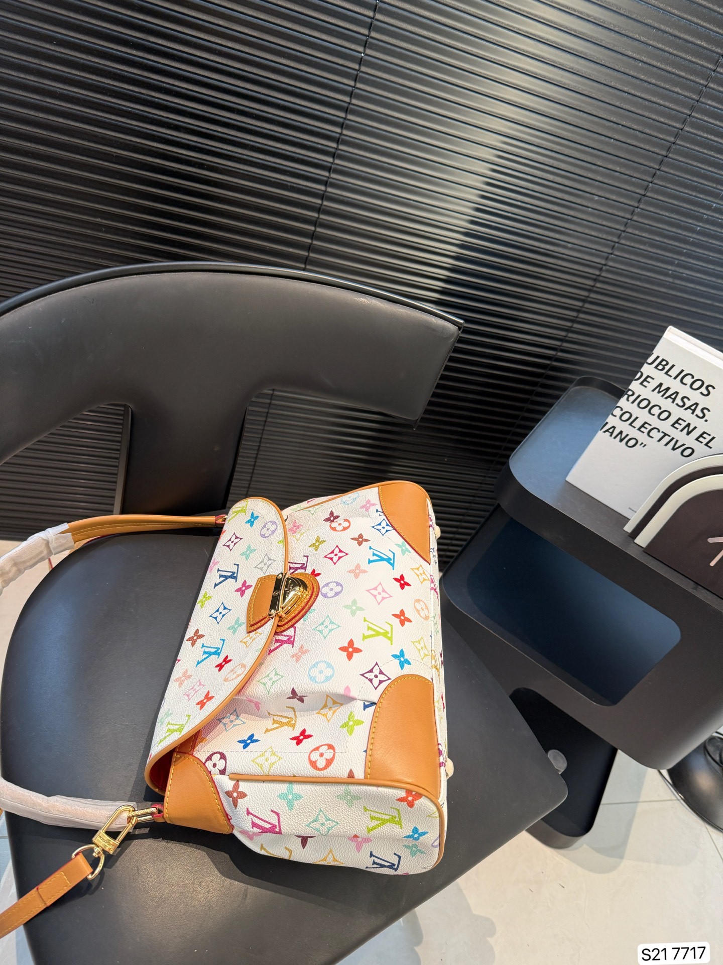 LOUIS VUITTON ルイヴィトン VERNIS わきバッグ 31*23CM