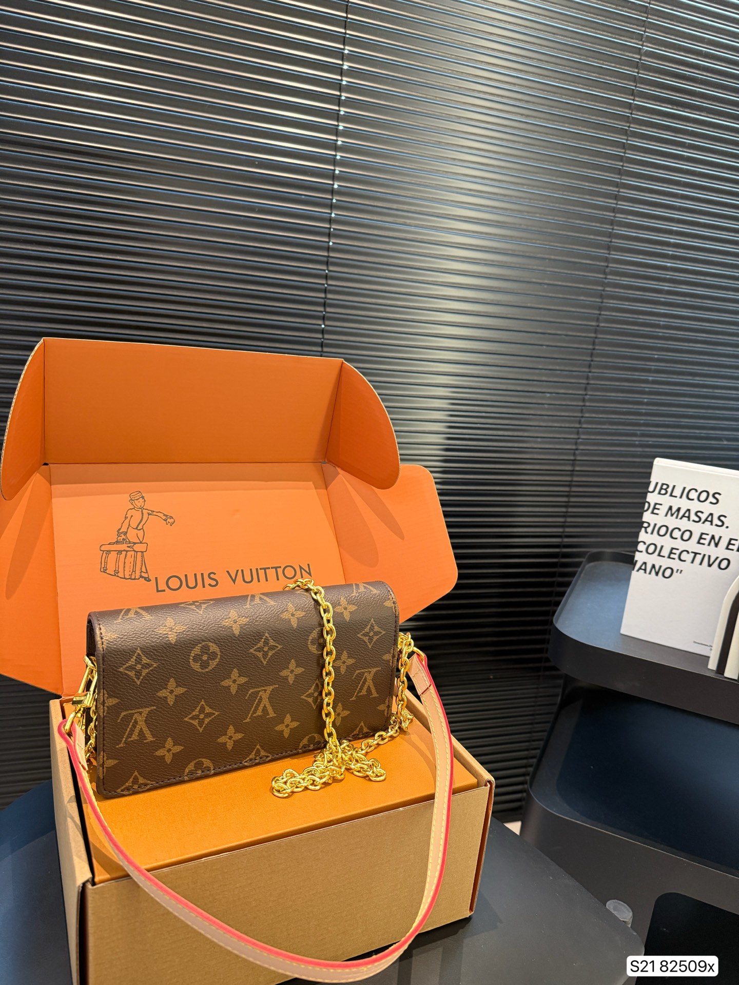 【LOUIS VUITTON旗艦店】ルイヴィトン Wallet On Chain Lily ハンドバッグ M82509