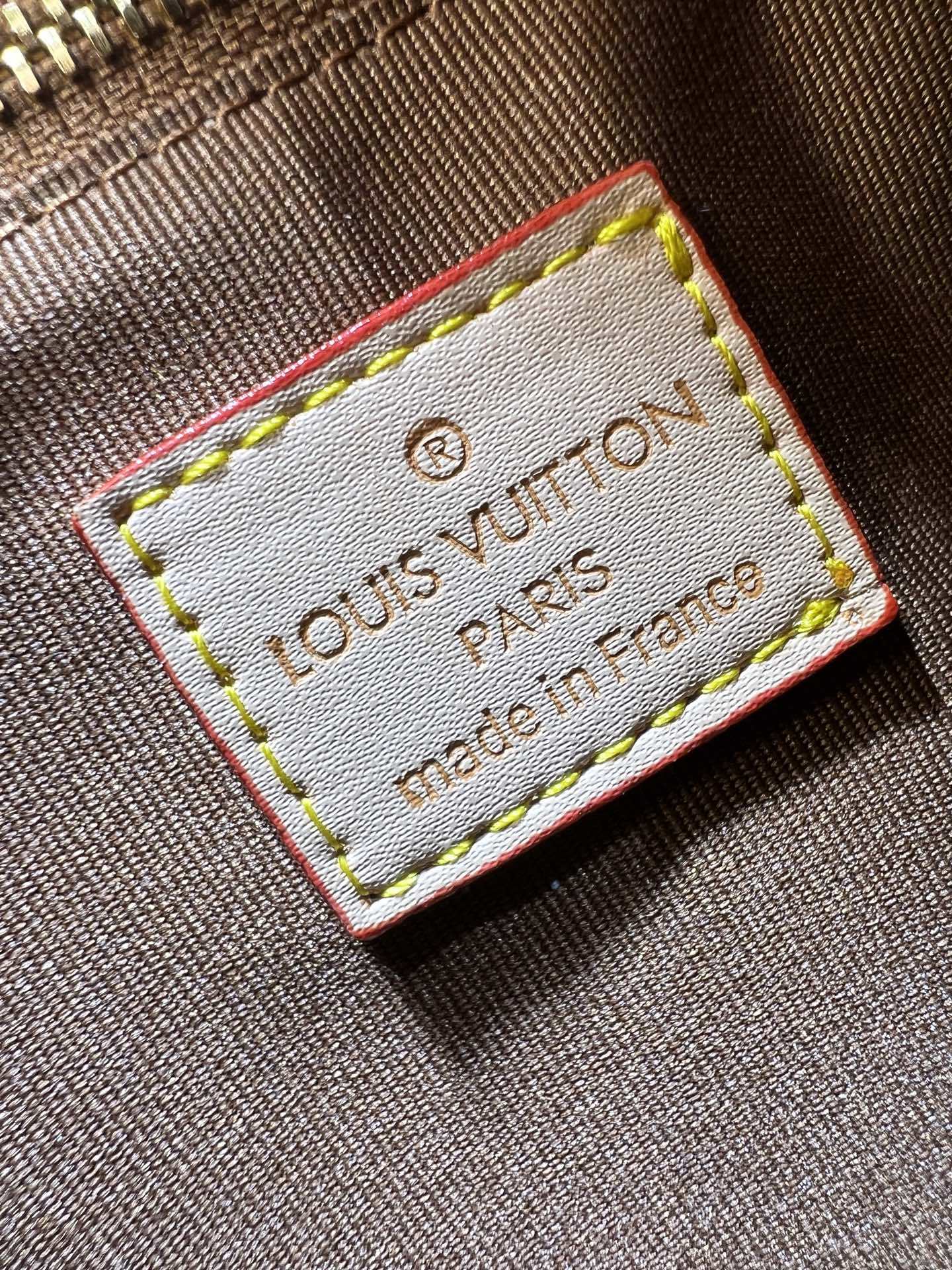 LOUIS VUITTON ルイヴィトン M46213 クロスボディバッグ