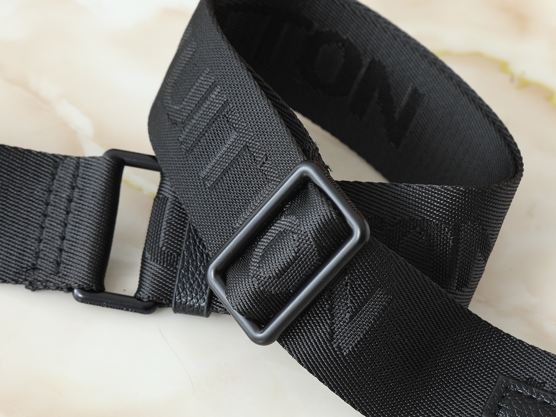 LOUIS VUITTON ルイヴィトン M82248 Noé ショルダーバッグ