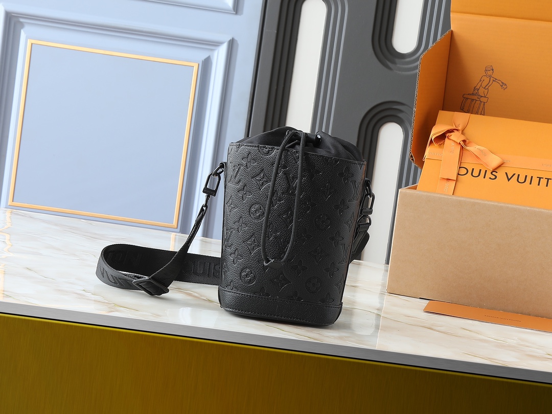 LOUIS VUITTON ルイヴィトン M82248 Noé ショルダーバッグ