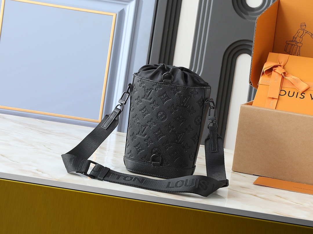 LOUIS VUITTON ルイヴィトン M82248 Noé ショルダーバッグ