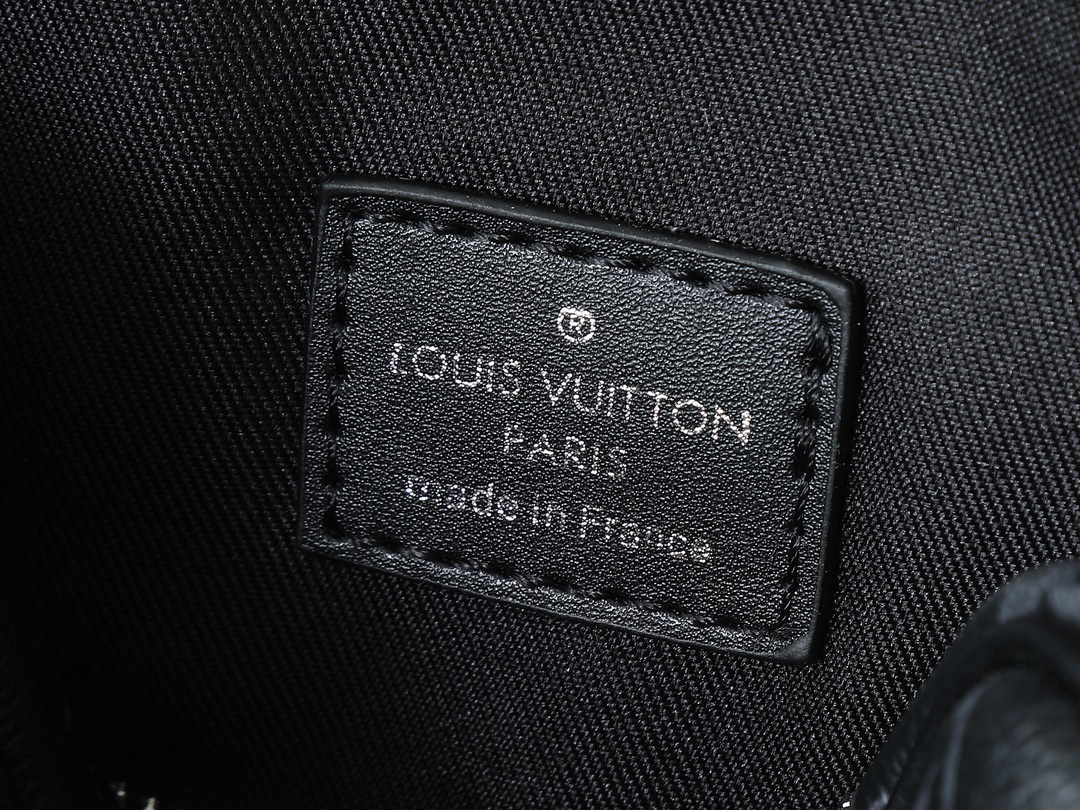 LOUIS VUITTON ルイヴィトン Nano Porte Documents Voyage M82770