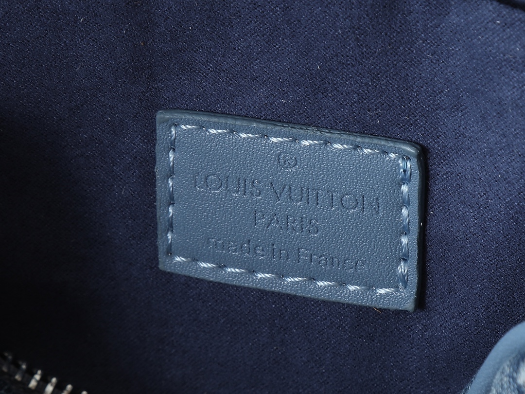 LOUIS VUITTON ルイヴィトン Nano Porte Documents Voyage M82770