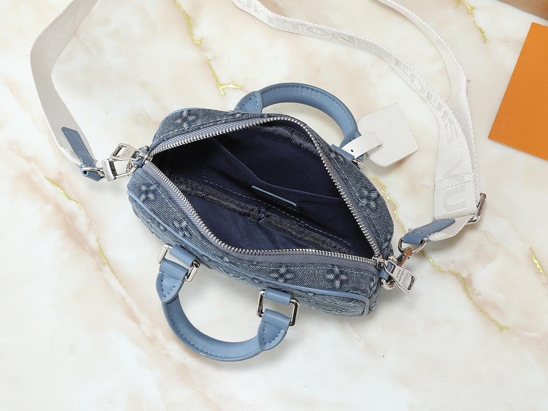 LOUIS VUITTON ルイヴィトン Nano Porte Documents Voyage M82770