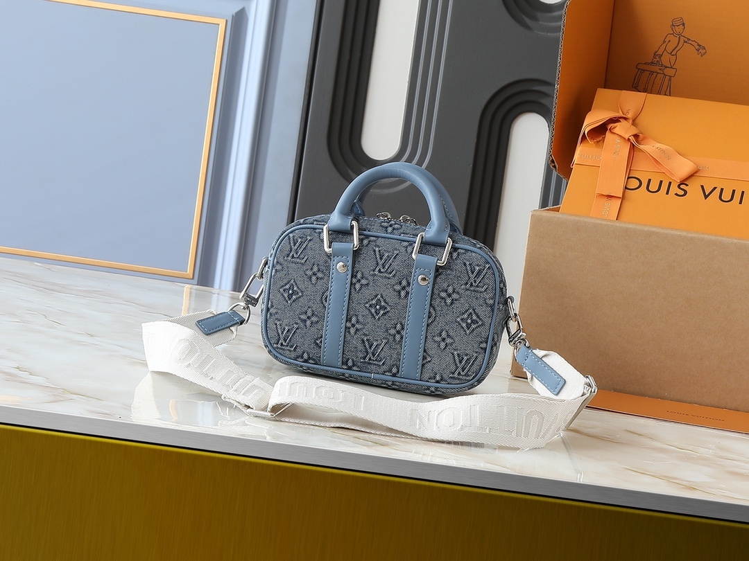 LOUIS VUITTON ルイヴィトン Nano Porte Documents Voyage M82770